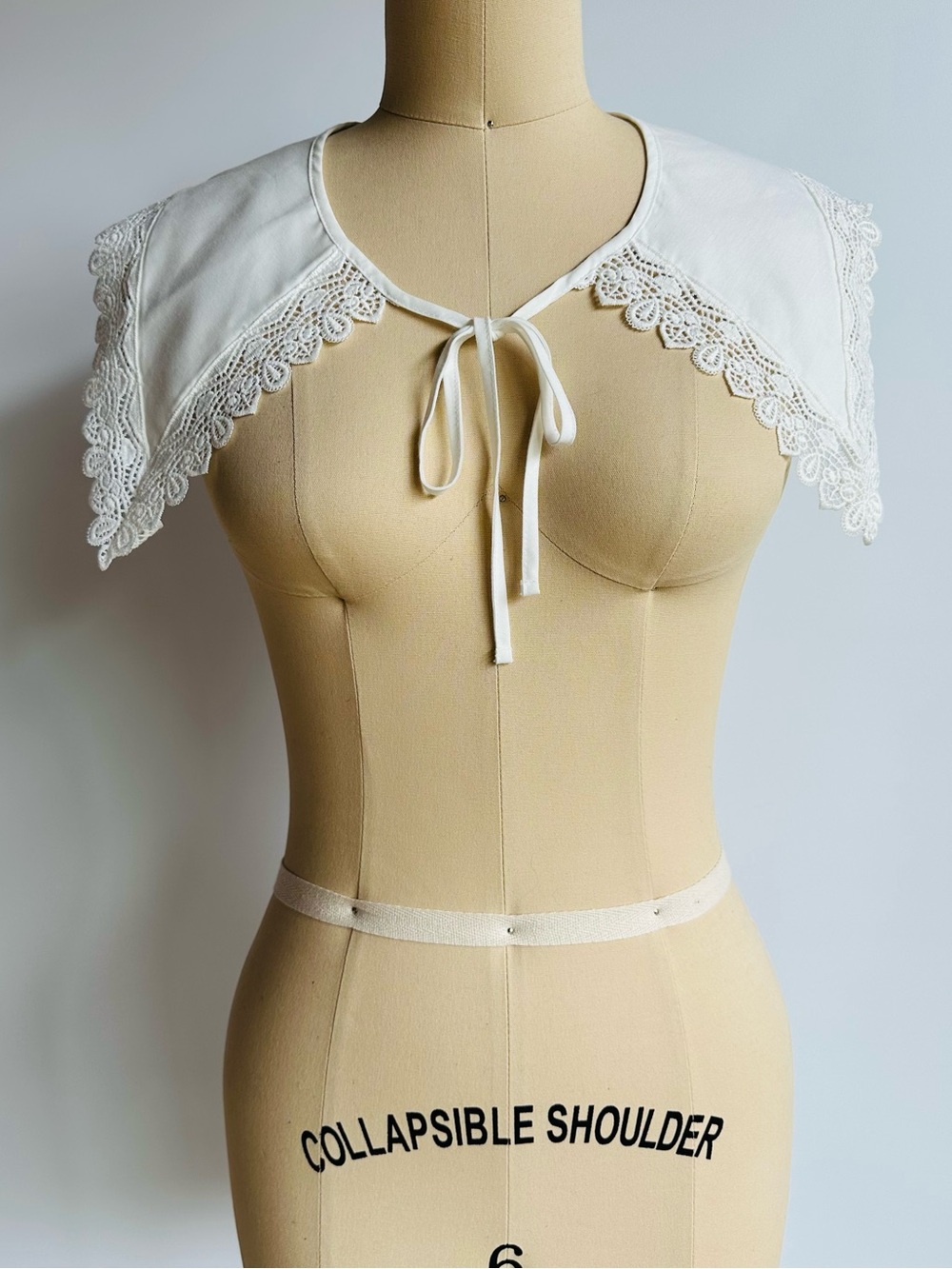 Vintage White Lace Capelet Collar Tie Front Shoulder Cover Cottagecore Boho - Picture 2 of 10